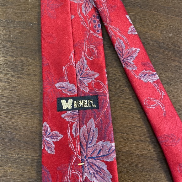 Burgundy/Navy/Gray Maple Leaves Wembley Necktie (Made in USA) - Picture 5 of 6